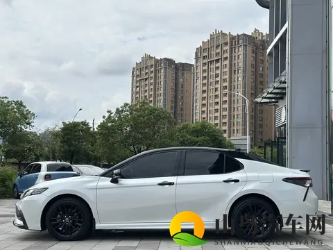 张雨欣惊艳照片大全：汽车设计美学：线条、色彩与细节的艺术碰撞-2