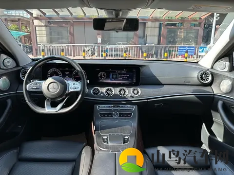 三年奔驰E级,19万开走行政座驾,这气场不输新车!-2