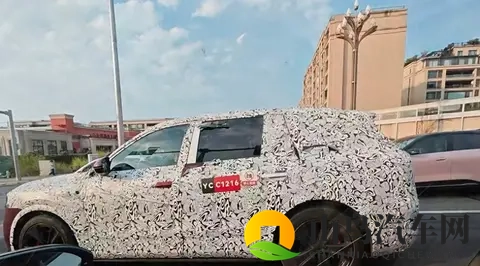 问界M6谍照曝光,鸿蒙智行添新将!预计2026年上市-1