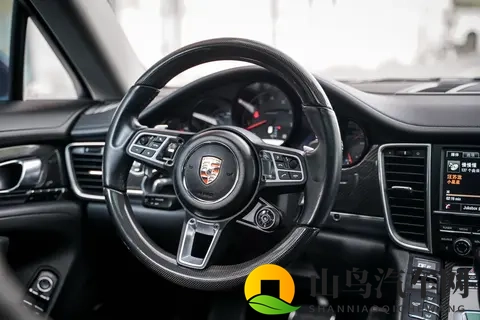 30万级SUV,气场媲美路虎揽胜,却比揽胜配置还要顶-1