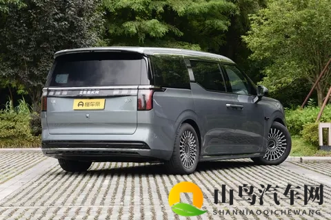 豪华MPV新选择?极氪009全方位解析,限时权益加持值不值得冲-1