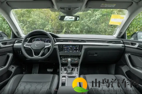 无框车门+掀背造型,大众CC帅气依旧,哪款配置更适合你-3