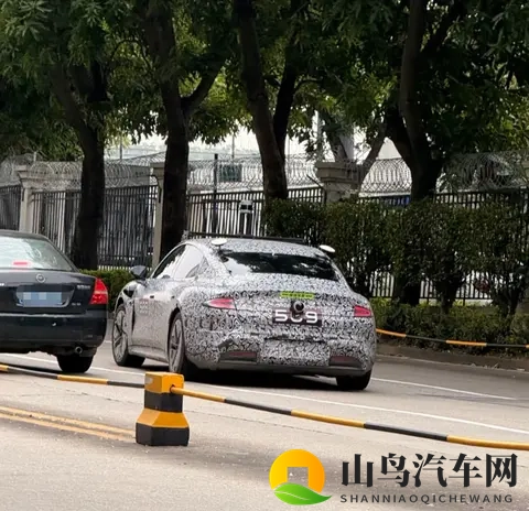 SU7 改款伪装车谍照曝光：十字大灯 + 隐藏门把手，能否打动新用户-1