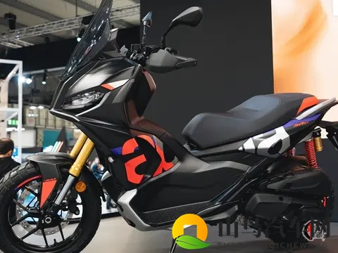 EICMA 2025：Aprilia SR GT 400跨界踏板，融合丰富电控与探险灵魂-2
