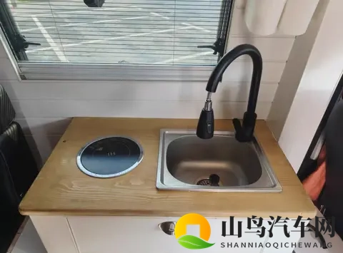 不是豪华，是自在——一辆露营车里的生活哲学-2