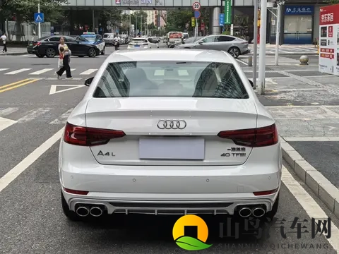 十年老友座驾,2017款奥迪A4L,一手车况,10万出头代步香不香?-1