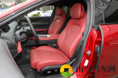 C级轿车再添“黑马”！置换补贴10000元，黄金增程+雪豹四驱，香-3