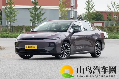 10万级家用轿车怎么选？零跑B01配激光雷达+8295芯片，香吗？-2