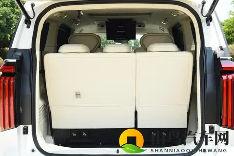 中大型MPV再添“狠角色”，标配四驱+128线激光雷达，2858万起-2