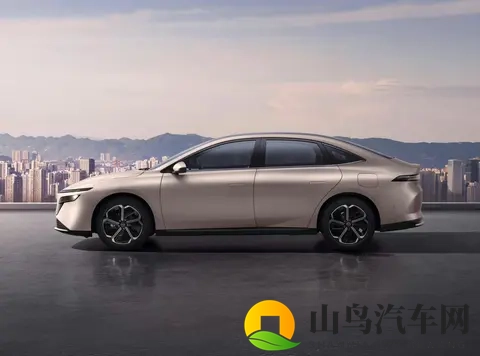 高颜值日系车，天演架构打造，搭载15L插混系统，纯电续航150km-2