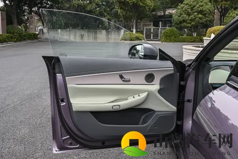 标配800V快充，续航最高710km，15万级星纪元ES选购指南-1