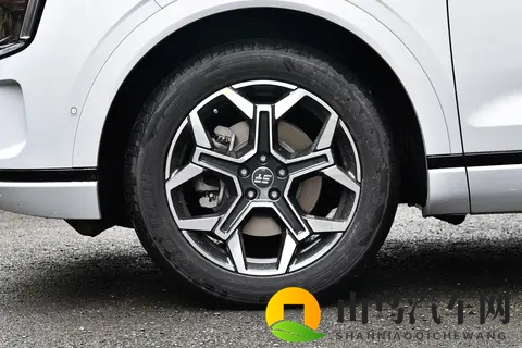 续航1700km+CDC电磁悬挂!这款15万级“旅行小房车”真香吗?-3