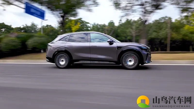 极氪7X，不是焕新是换“心-1