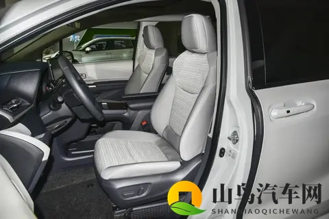 2026 款丰田赛那各车型配置对比及购车参考-3