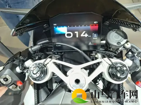 米兰车展丨1200cc V4 206匹，英伦超级仿赛，诺顿Manx R高调回归-3