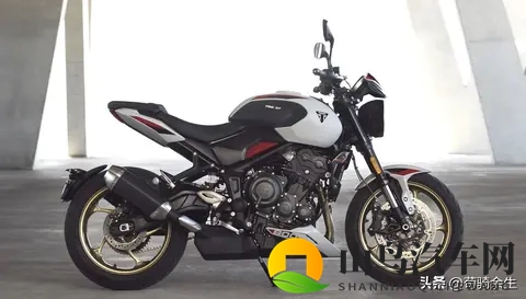 凯旋Trident 800海外首发,动力暴涨40%,复古车也能秒变性能猛兽-3