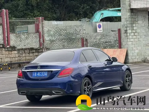 一手蓝色奔驰C级，2021款5.9万公里，17.6万拿下？-1