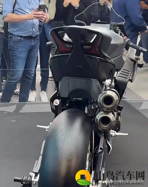 春风V4SR-RR原型车正式亮相-1