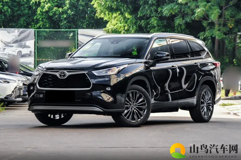 15.6英寸中控大屏真显眼，这车挺有诚意，新增配置真不少-1