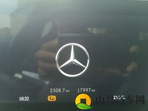 15万拿下准新一手红色奔驰A级，都市丽人的精致之选！-3