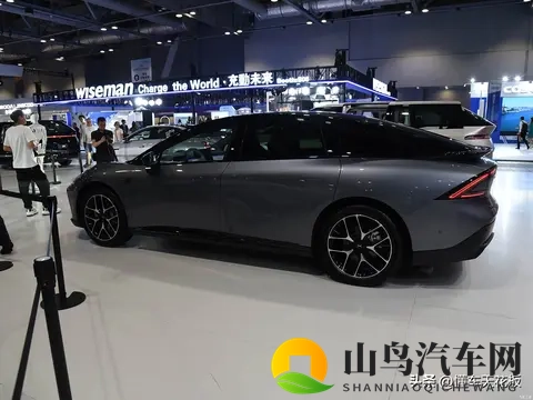 小鹏P7+ 20万级家用智能轿跑的均衡之选-1