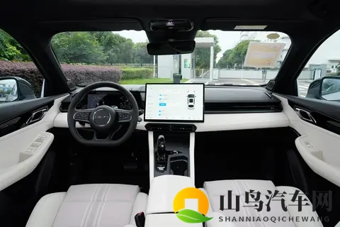 第三代领克03：性能与智能化并存，这款燃油车究竟表现如何？-1