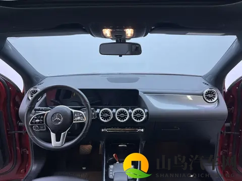 12万多拿下红色奔驰GLA，54万公里，都市丽人的时尚之选-3