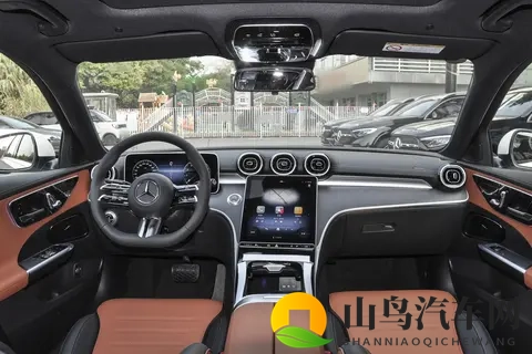 30 万级豪华轿车怎么选？2025 款奔驰 C 级选买手册-3