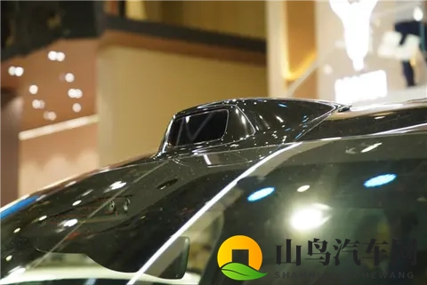 国产豪华旗舰SUV新王炸！岚图旗舰泰山亮相郑州国际车展-1