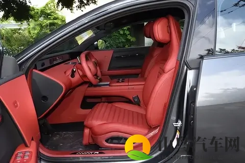 我发现它真懂年轻人：颜值、智能、舒适全在线，这款中型车咋样-3