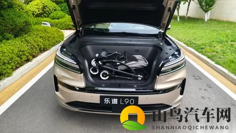 二三十万家庭SUV终极之选：乐道L90凭纯电换电+超大前备舱出圈-2