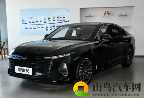 试驾2026款奔腾B70：戈型大灯+掀背尾门，这匹家用黑马实力几何？-1
