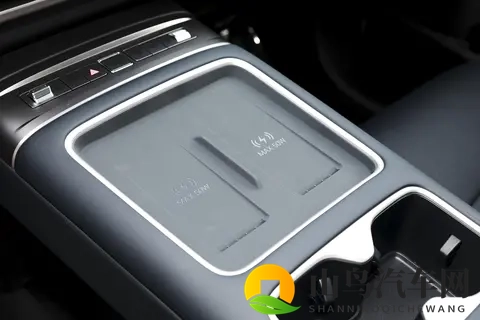 比亚迪又上新了，这车空间大续航强，还带智能座舱，香不香？-2