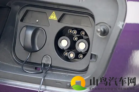 17万预算想买中大型SUV，这款车增程系统+5座布局，适合家用-1