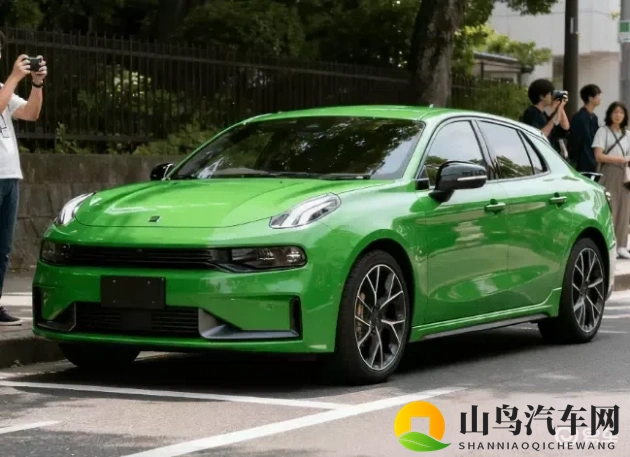 绿版领克Z20吸睛，路人纷纷驻足拍照-1