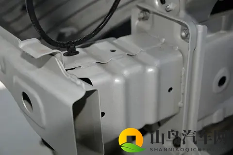 深蓝S05拆车：超大前备箱、超高集成度，10万多的车就有了！-1