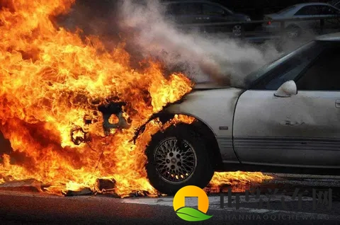 【眼观】99%的车主还考虑买纯电动车，燃油车回不去了？-3