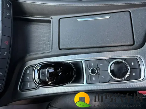 16万不到，入手准新一手凯迪拉克CT5，要面儿还得看它！-2