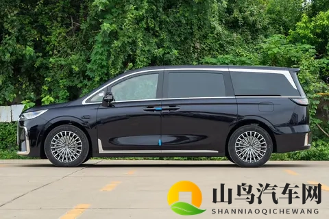 家用MPV的新选择,2026款岚图梦想家升级,配电动侧滑门+航空座椅-3