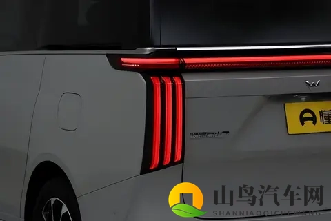 三孩爸开了台新MPV,全家人都说:这车像家一样舒服!-3