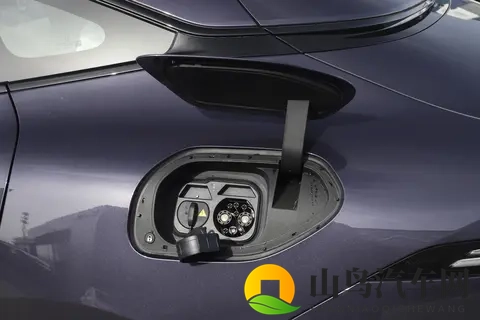 25万预算买什么车好?这款中型轿车全系标配华为ADS 30,值得一看-1