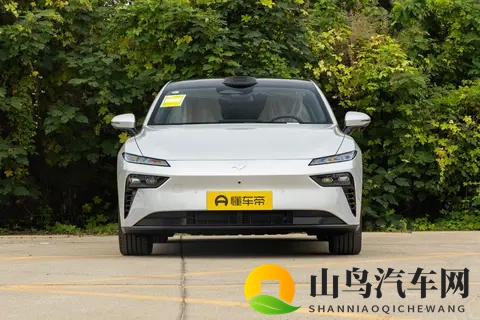 激光雷达+8295芯片,选15万级轿跑可以看看eπ007+表现如何-2