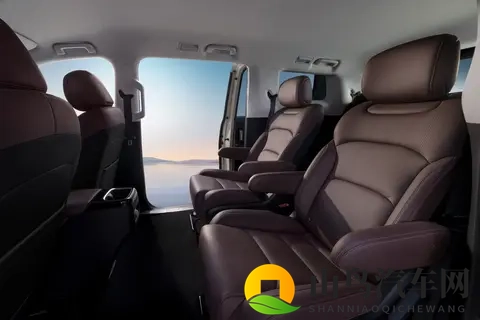 五菱星光730 PHEV：8万级7座家用车的务实之选-1