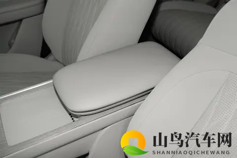 重塑豪华出行新标准:深度体验2025款星纪元ET增程版四驱至臻尊享-1