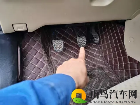 我开了3年车,才知道刹车前先踩死离合后刹车是大忌,都是经验!-2