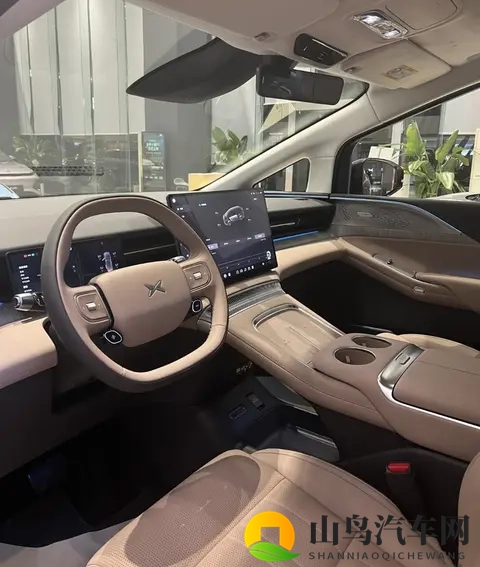 小鹏X9增程版到店，配主动格栅，纯电续航452km，即将开启预售-3