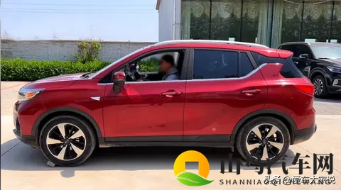 四块砖头困车：前驱车没有能通过的，这是什么原理？-2