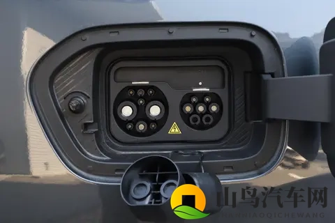 零跑B01激光雷达版,550km续航+激光雷达,售价1138万,值得一看-1