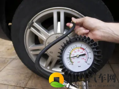 冬季胎压调到这个数最安全！很多老司机都搞错了！-2