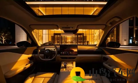 新款日产天籁，这外观内饰你是否喜欢？-1